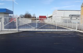 Samonosna vrata s šipkami_157